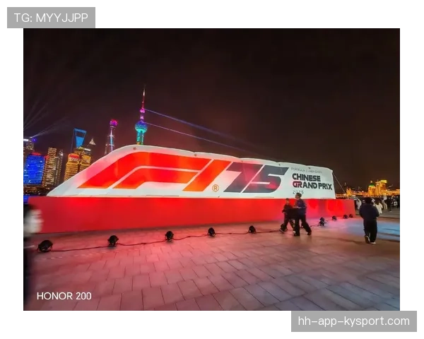 [战队名]粉丝嘉年华：只要你能现场战胜一名青训选手，就能获得选手的亲笔签名外设。✨